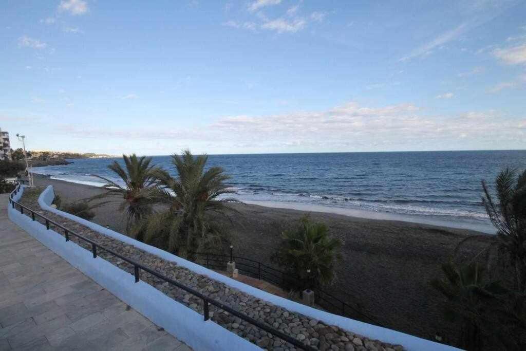Bonito Apartamento Con Vista Al Mar Playa Del Aguila  Eksteriør billede